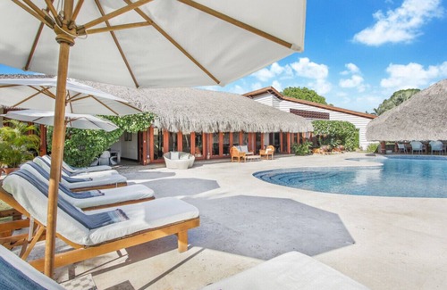 Las Palmas Villa | Batey 16: Caribbean heaven, saltwater pool, full staff, ocean view, 2 golf carts
