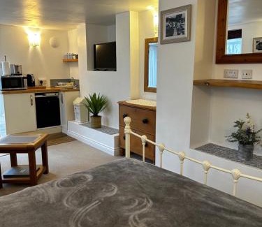 Bath House | Bath Boating Station