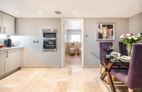 Bath Cabin | Bath Circle Camden Lodge House