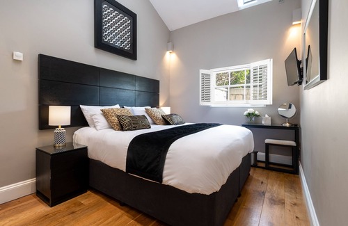 Bath Cabin | Bath Circle Camden Lodge House