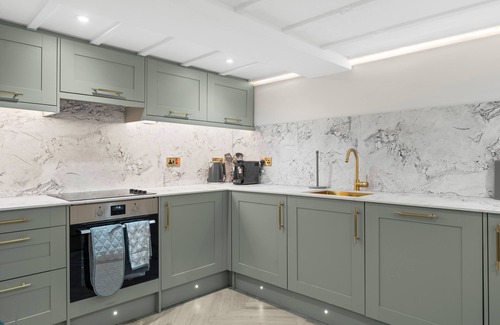 Upper Town Apartment | Baths Ultimate House Sleeps 40