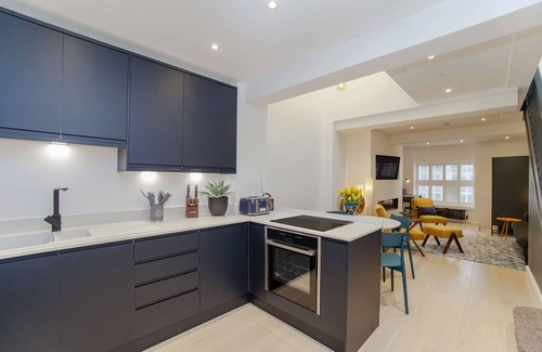Bath House | Bathwick Retreat - Newly refurbished stylish house just 5 minutes from city centre - with parking