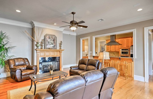 Oscar House | Baton Rouge Area House w/Balcony & Pier Access!