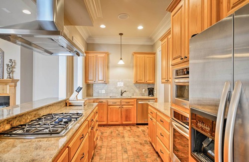 Oscar House | Baton Rouge Area House w/Balcony & Pier Access!