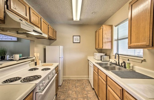 Highlands - Perkins Condo | Baton Rouge Condo < 3 Mi to Tiger Stadium!