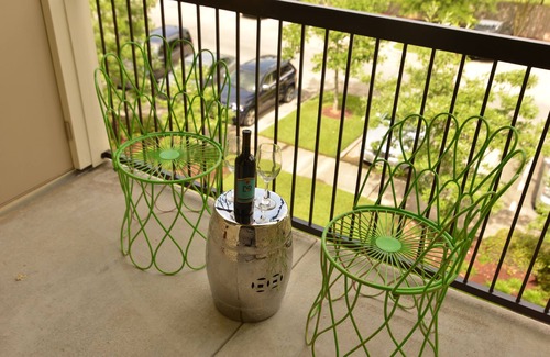 Mid City South Condo | Baton Rouge Condo With Resort Atmosphere With Custom Decor, Sleeps 2