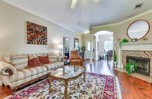 Broadmoor House | Baton Rouge Retreat with Patio, Grill and Fire Pit!