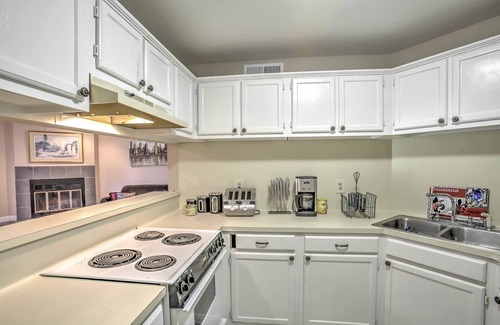 Westminster House | Baton Rouge Townhome w/Pool Access - 7 Mi to LSU!