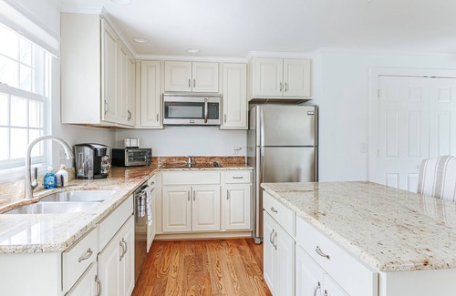 Staunton House | Batten Green - Luxury Boutique Inn. Entire Venue! WOW Views!