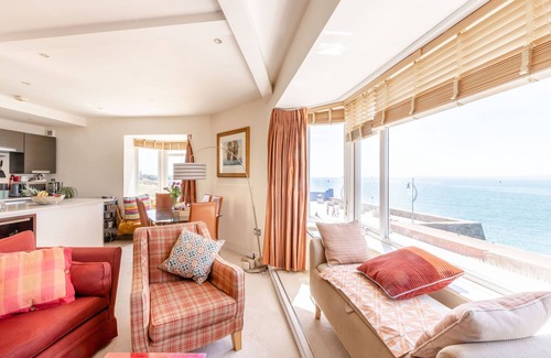 Old Portsmouth Cottage | BATTERY HOUSE, family friendly, country holiday cottage in Portsmouth