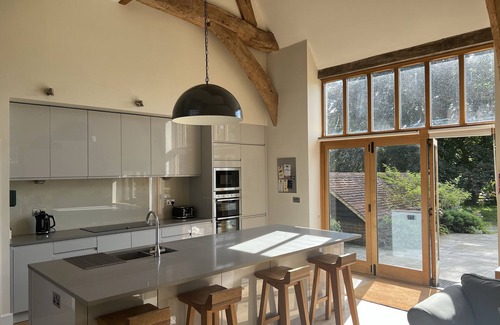 Chiddingstone Hoath House | BATTS BARN, pet friendly, character holiday cottage in Markbeech