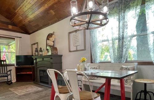 Marble Other | Bauernhaus - Adorable & Modern Farmhouse