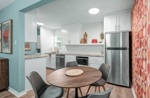 College Station Apartment | Bauhaus-1st Floor, King Beds, Walk to A&M Campus