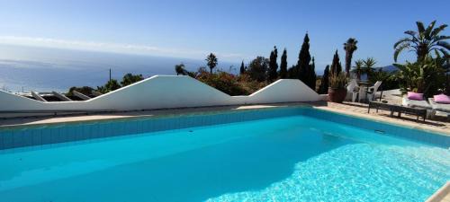 Los Llanos de Aridane House | BauHaus meets cactus