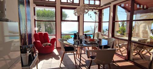 Los Llanos de Aridane House | BauHaus meets cactus