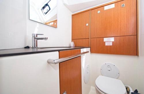 Mangalia Boat Rental | Bavaria 46 Cruiser