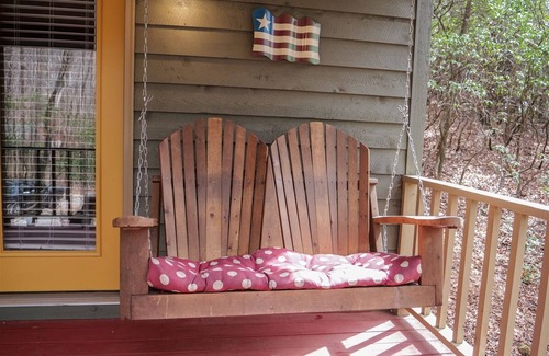 Sautee Nacoochee Cabin | Bavarian Hideaway 24