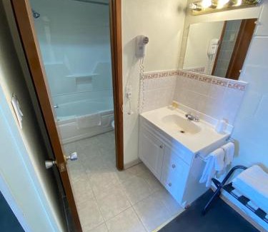 Algoma District Hotel | Bavarian Inn