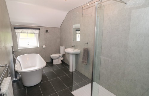 Hendrerwydd Cottage | BAWBEE COTTAGE, family friendly, country holiday cottage in Bodfari