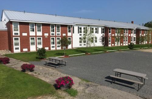 Sherman Station Hotel | Baxter Park Inn