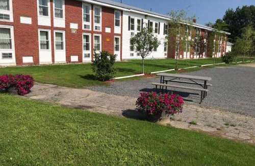 Sherman Station Hotel | Baxter Park Inn