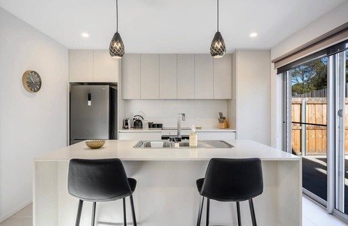 Blackmans Bay Villa | "Bay Abode" New Unit 2 Bed 2 Bath. 15 min to CBD
