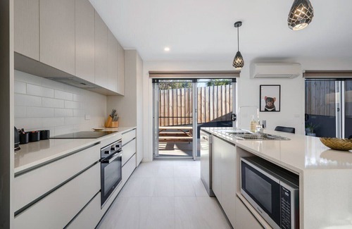 Blackmans Bay Villa | "Bay Abode" New Unit 2 Bed 2 Bath. 15 min to CBD