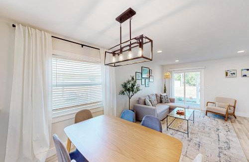 Bay Acres House | Bay Acres Bungalow - B
