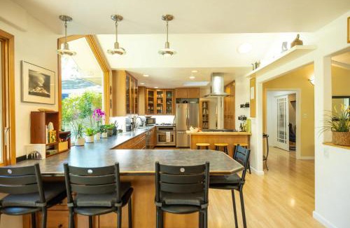 Rheem Valley Manor House | Bay Area Garden Retreat