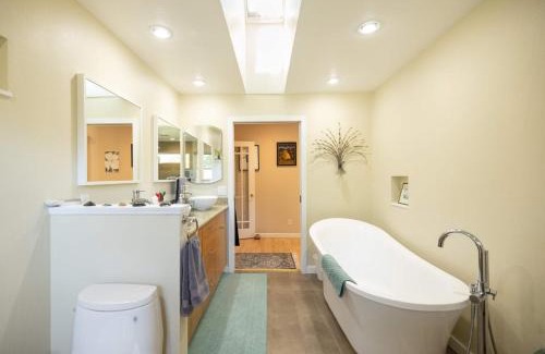 Rheem Valley Manor House | Bay Area Garden Retreat