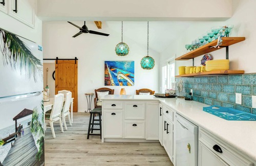 Isla Del Sol House | Bay & Beach Activities Galore, Stunning Decor, Boat Slip!