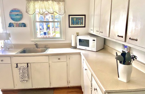 Crystal Beach Cottage | Bay Beach Cottage in Crystal Beach.perfect for a quiet getaway.