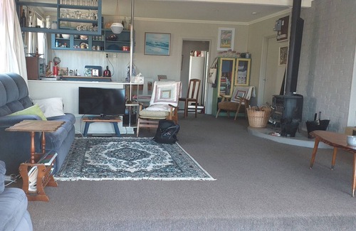Riverton House | Bay Beauty - walk to the pub - no 'additional guest' charges