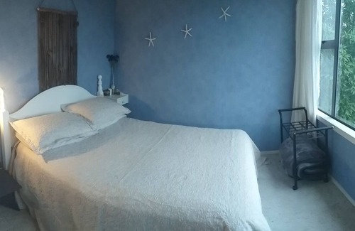Riverton House | Bay Beauty - walk to the pub - no 'additional guest' charges