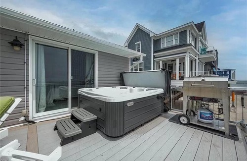 Hampton House | Bay Bliss - Private Beachfront Home with 180° Views & Hot Tub!