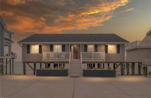 Hampton House | Bay Bliss - Private Beachfront Home with 180° Views & Hot Tub!