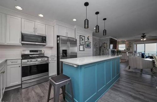 Hampton House | Bay Bliss - Private Beachfront Home with 180° Views & Hot Tub!