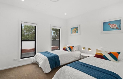 Booker Bay House | Bay Bliss U2 Booker Bay -Walk to beach, shops & restaurants