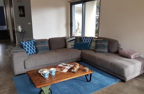 Coronet Bay House | Bay Breeze Beach Holiday Home
