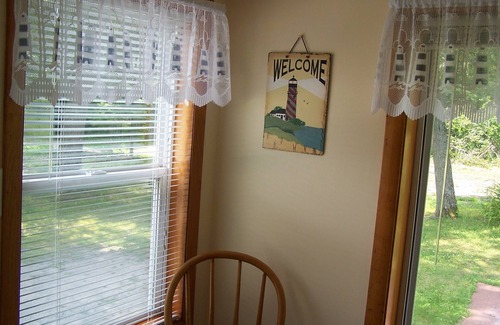 Oconto Cottage | Bay Breeze Cottage - 4 Season Fully Outfitted Vacation Getaway!