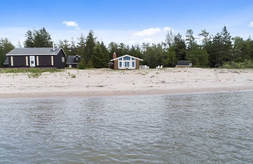 Carp Lake Cottage | Bay Breeze Cottage on Lake Michigan