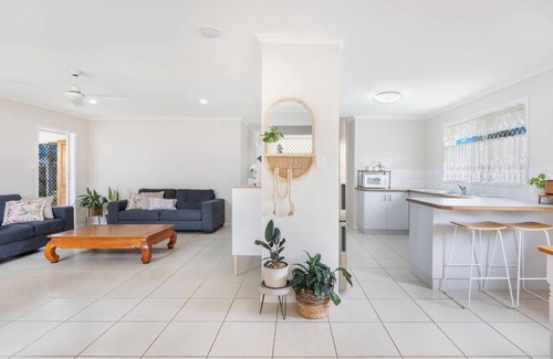 Pialba House | Bay Breeze Easygoing Beachside Living for Families