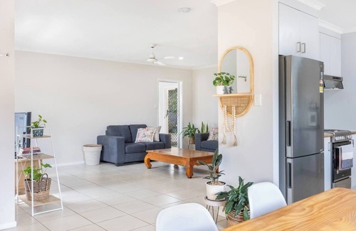 Pialba House | Bay Breeze Easygoing Beachside Living for Families
