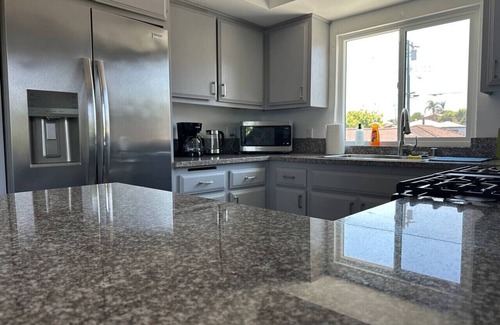 Lawndale House | Bay Breeze Hideaway Near Manhattan and Redondo Beach
