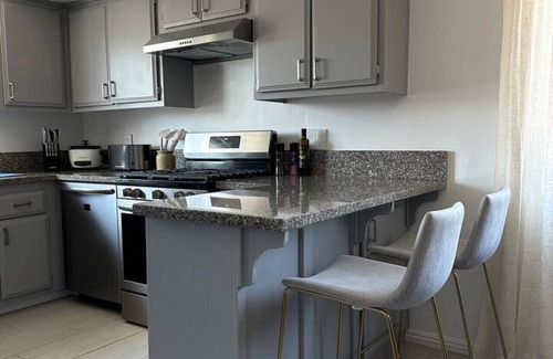 Lawndale House | Bay Breeze Hideaway Near Manhattan and Redondo Beach