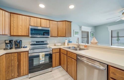 Captain's Cove House | Bay Breeze in Captain's Cove!