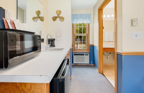 Ephraim Hotel | Bay Breeze Resort