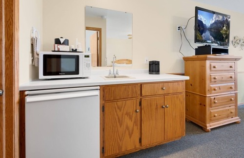 Ephraim Hotel | Bay Breeze Resort
