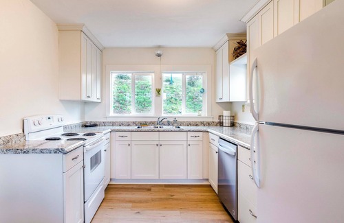 Bay City House | Bay City Retreat ~ 1/2 Mi to Local Beach!