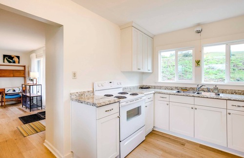 Bay City House | Bay City Retreat ~ 1/2 Mi to Local Beach!